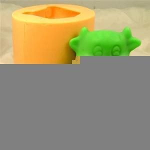 R0511 Cartoon Animal Candle Mould Silicone Cow Dolll Molds