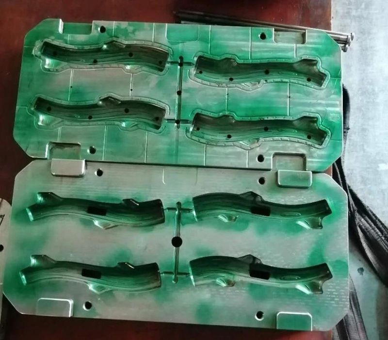 Plastic Injection Molds of PP+Wood Chaff Dogs Bone Shaped Toy