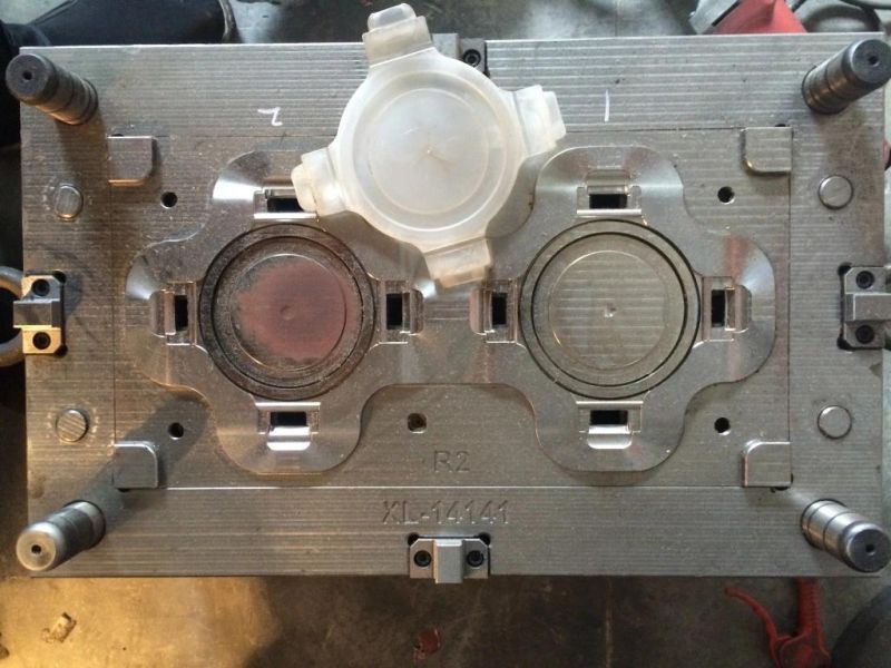Plastic Injection Mold for Mirror Spoon