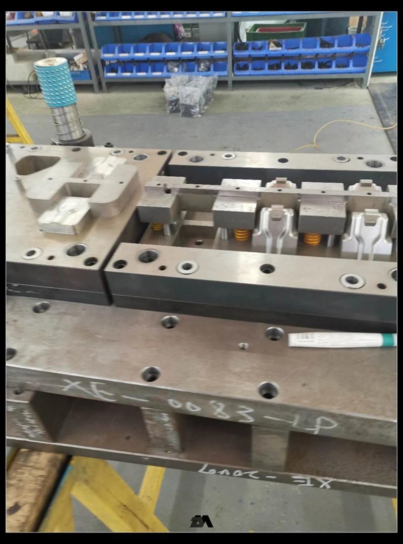 Supply High Quality Plastic Mould for Auto, 16949certificate
