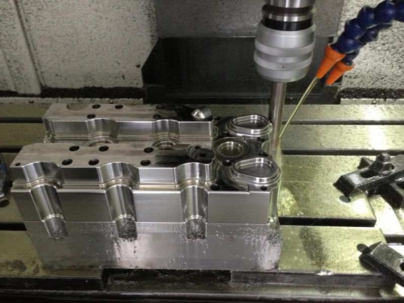 Cylinder Head Rocker Cover Plastic Injection Mould