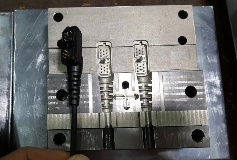Plastic Mold for Automotive Electrical Outlet