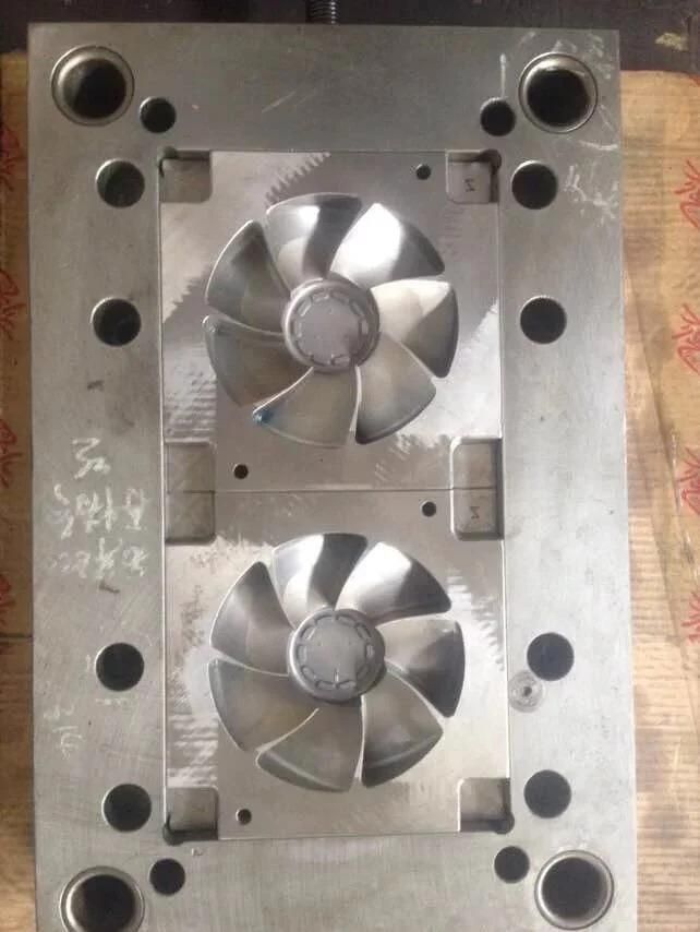 Injection-Mold-for-Vacuum-Cleaner-Handle
