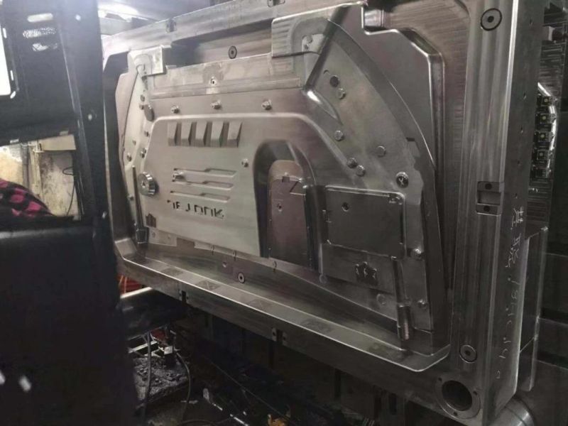 Injection-Mold-for-Vacuum-Cleaner-Handle