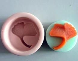 R0024 Ginkgo Leaf Natural Silicone Soap Mould